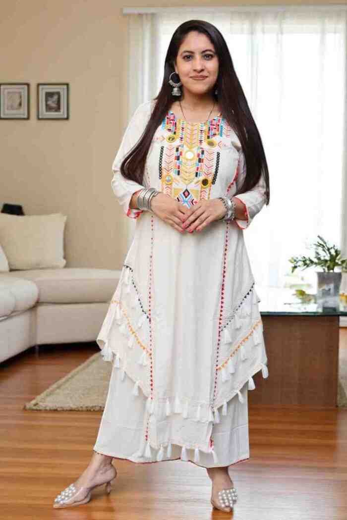 The Perfect Lace-Detailed Kurta with Thread Mirror