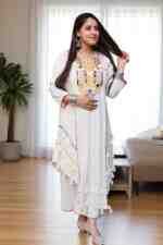 The Perfect Lace-Detailed Kurta with Thread Mirror Embroidery D03 - Image 4