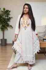 The Perfect Lace-Detailed Kurta with Thread Mirror Embroidery D03 - Image 2